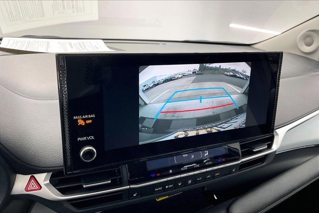 Used 2025 Toyota Sienna XLE image 24