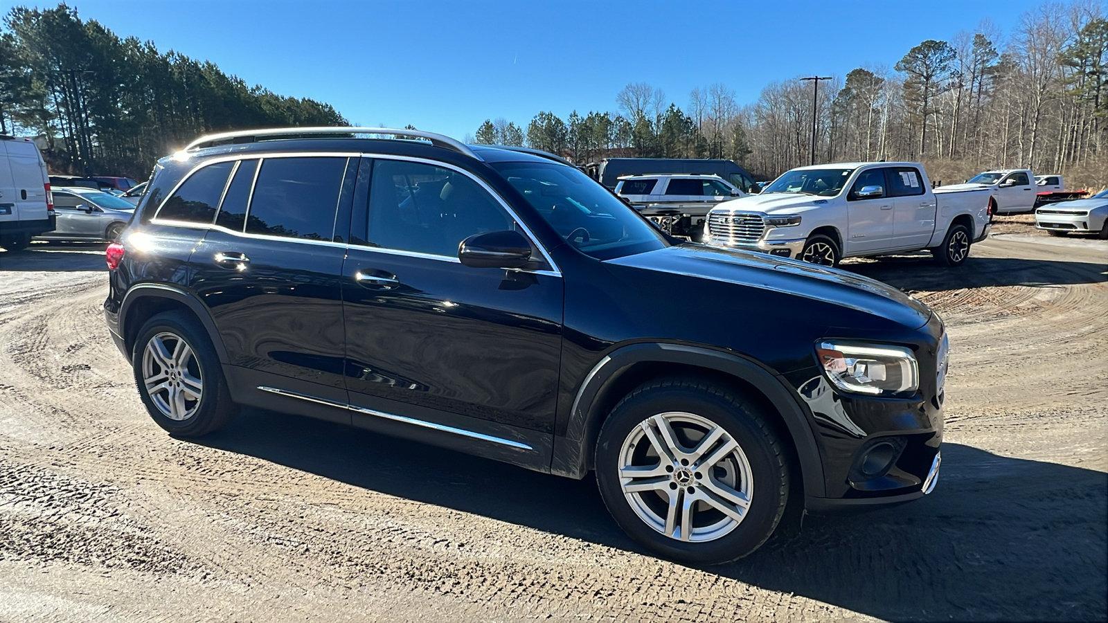 Used 2023 Mercedes-Benz GLB 250 4MATIC w/ Premium Package image 5