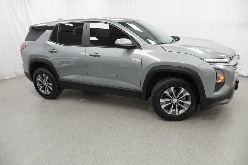 Used 2026 Chevrolet Equinox LT w/ Convenience Package II FWD image 11