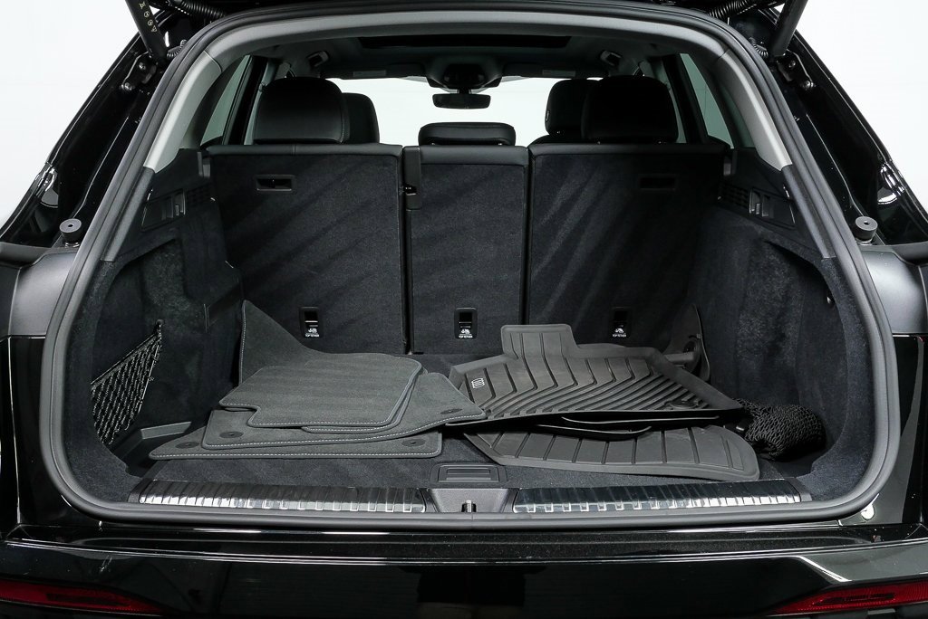 Certified 2025 Audi Q5 Premium w/ Convenience Package image 30