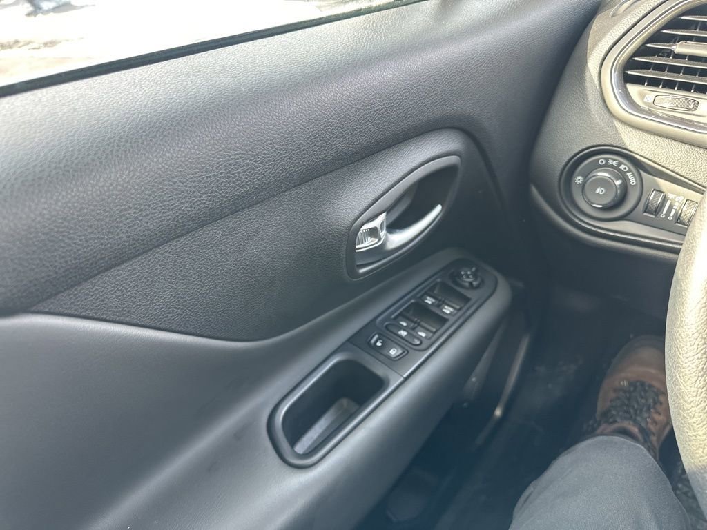 Used 2022 Jeep Renegade Latitude w/ Convenience Group image 19