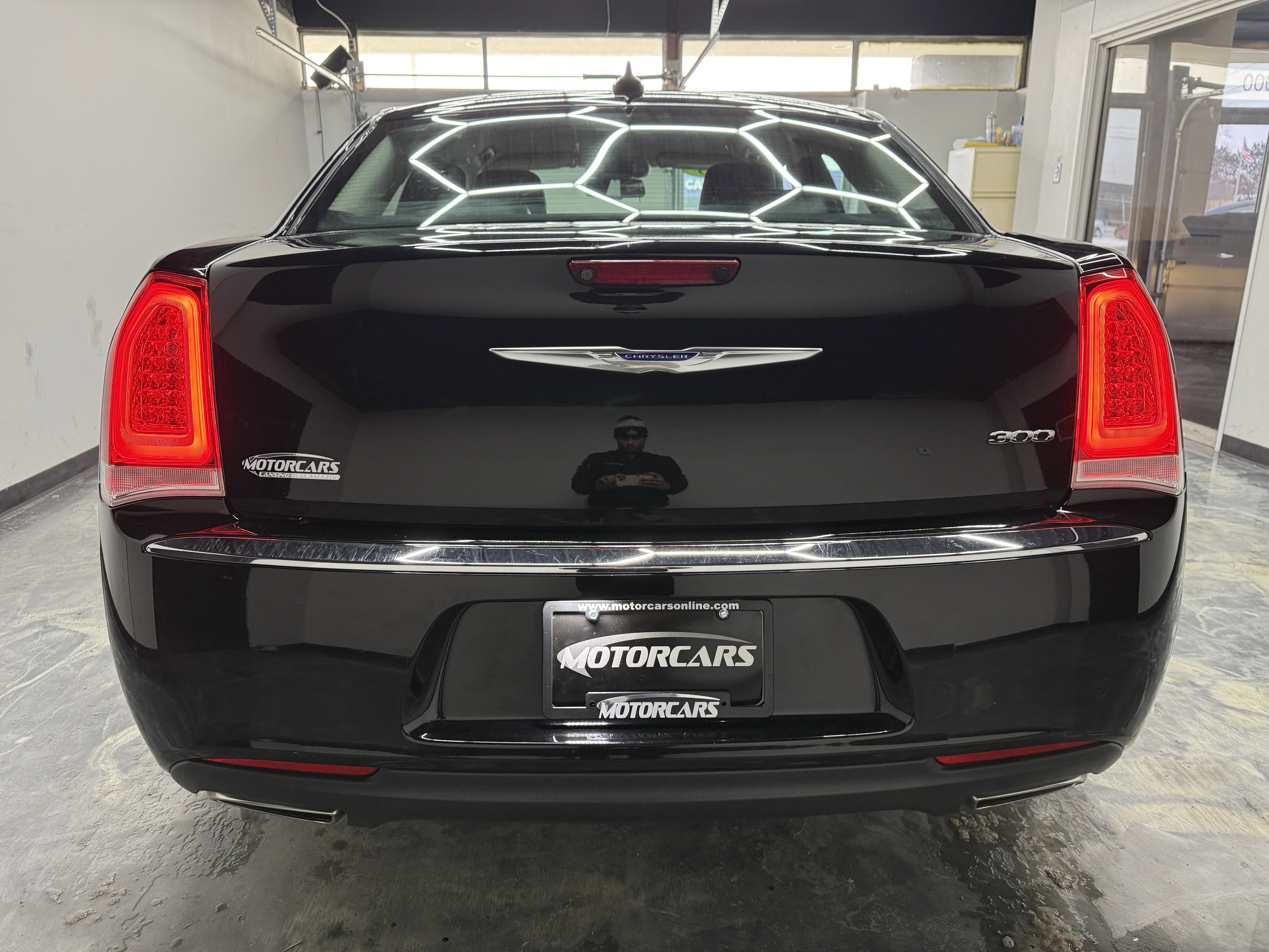 Used 2019 Chrysler 300 Touring L w/ Quick Order Package 22F image 4