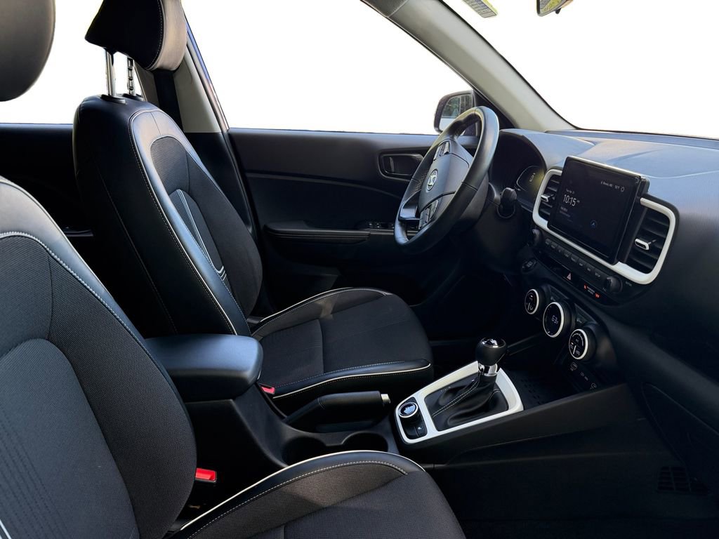 Used 2023 Hyundai Venue Limited FWD image 15