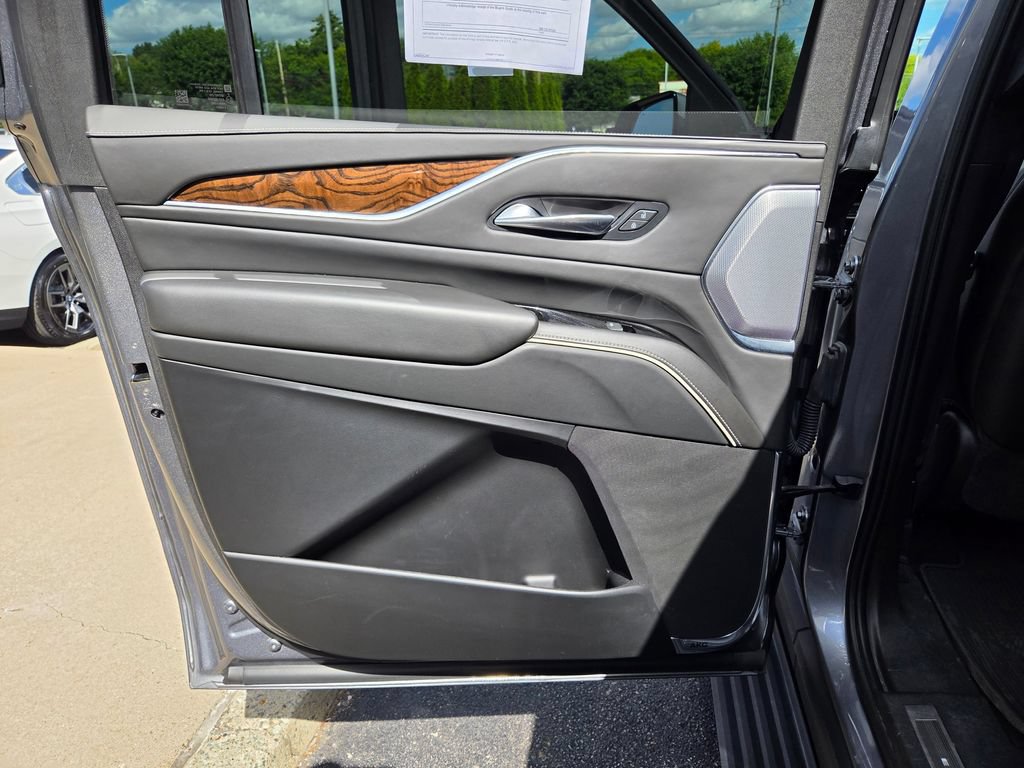 Used 2022 Cadillac Escalade ESV Premium Luxury Platinum w/ LPO, Radiant Package AWD/4WD image 24