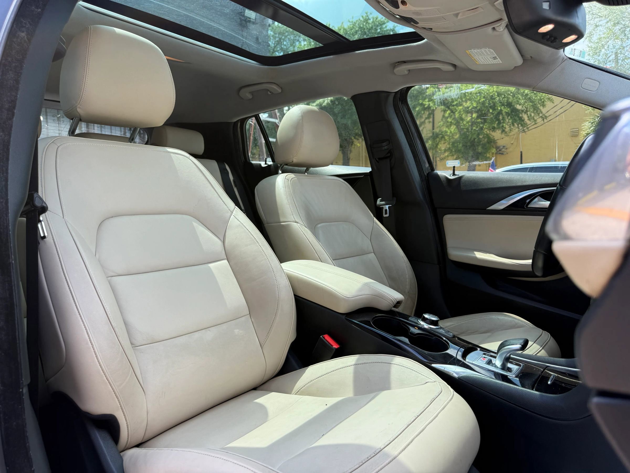 Used 2017 INFINITI QX30 Premium w/ Navigation Package image 17