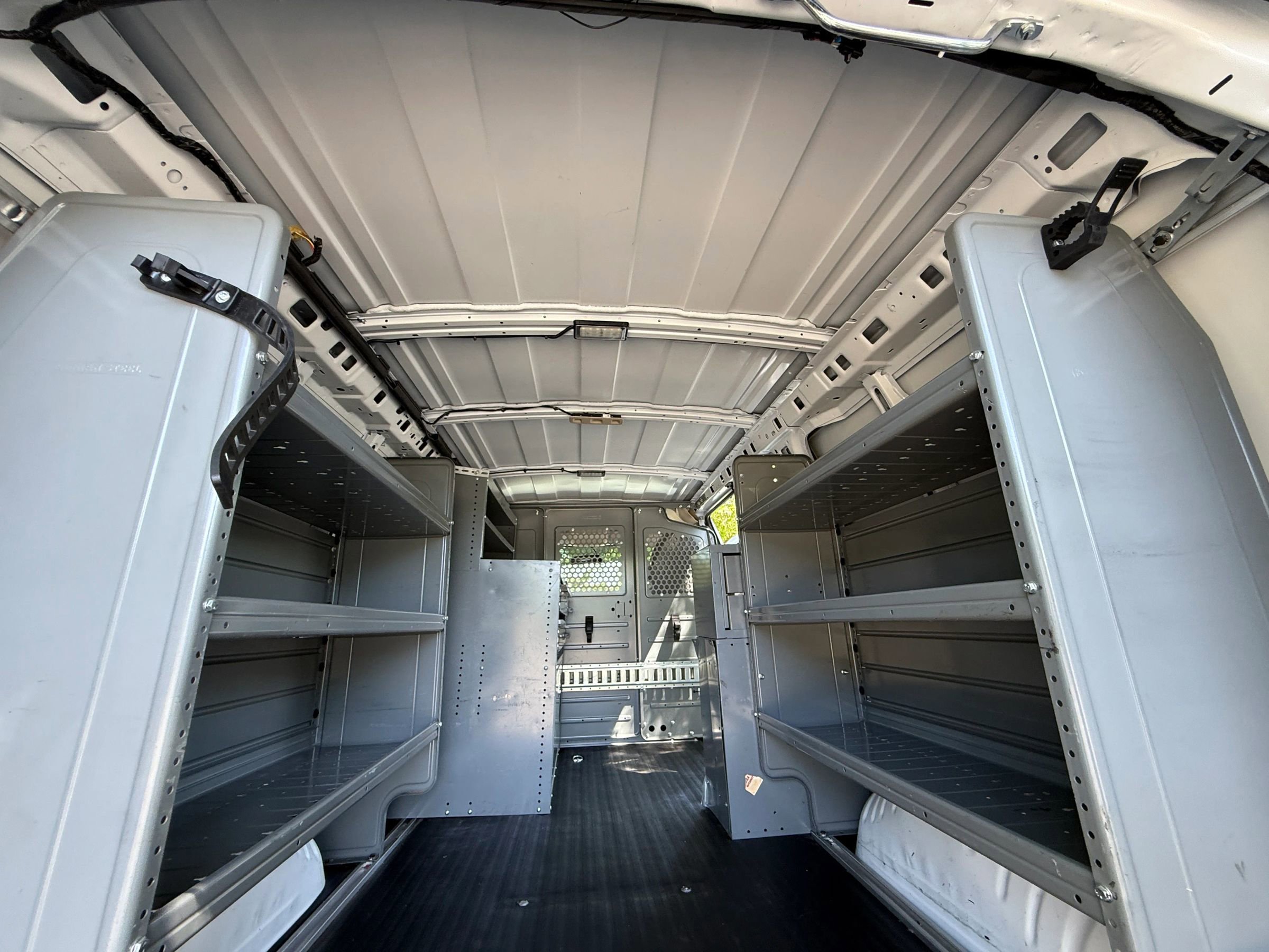 Used 2015 Chevrolet Express 2500 RWD image 18