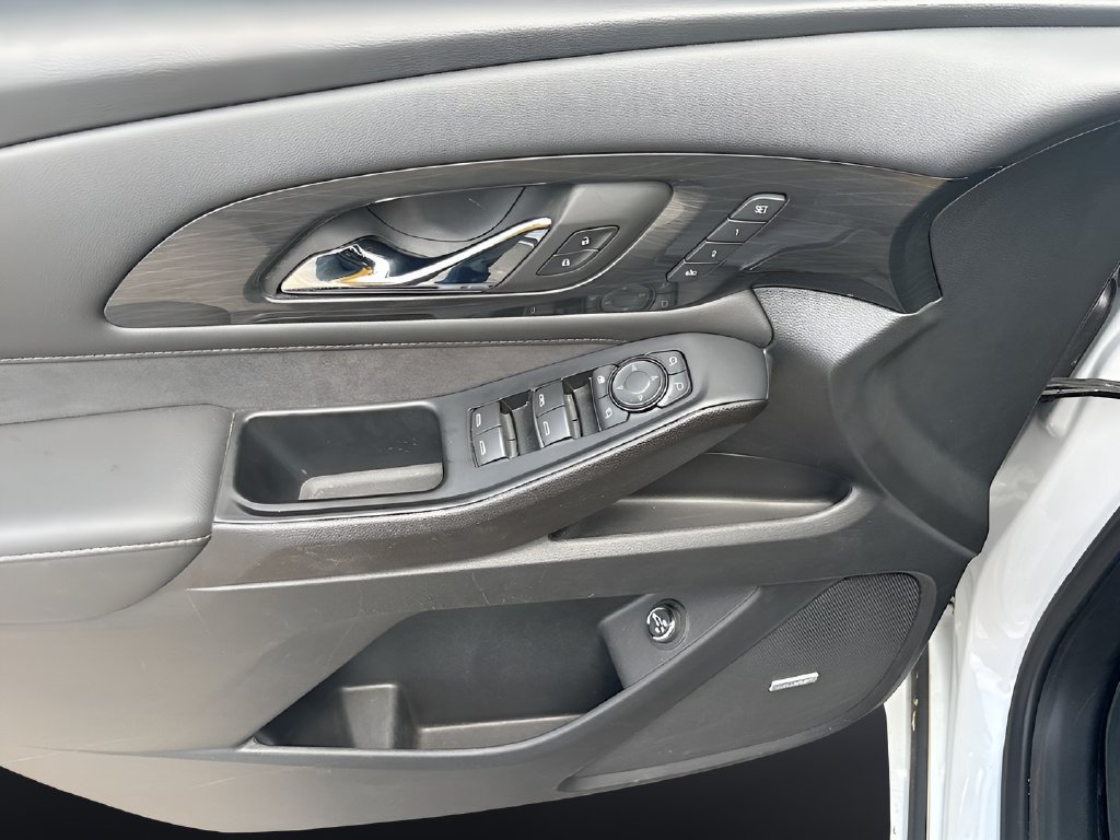 Used 2023 Chevrolet Traverse High Country w/ LPO, Floor Liner Package FWD image 18
