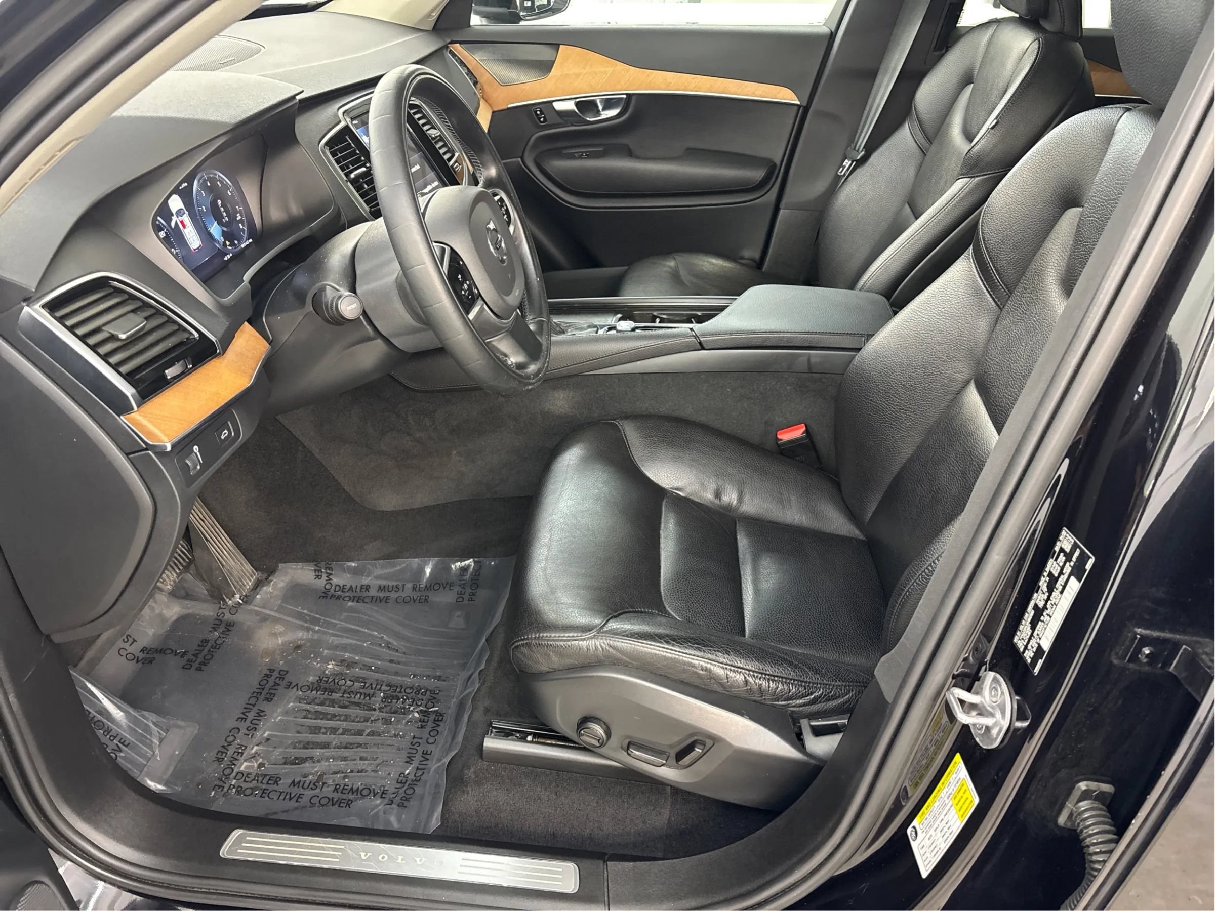 Used 2022 Volvo XC90 T6 Momentum w/ Advanced Package AWD/4WD image 13