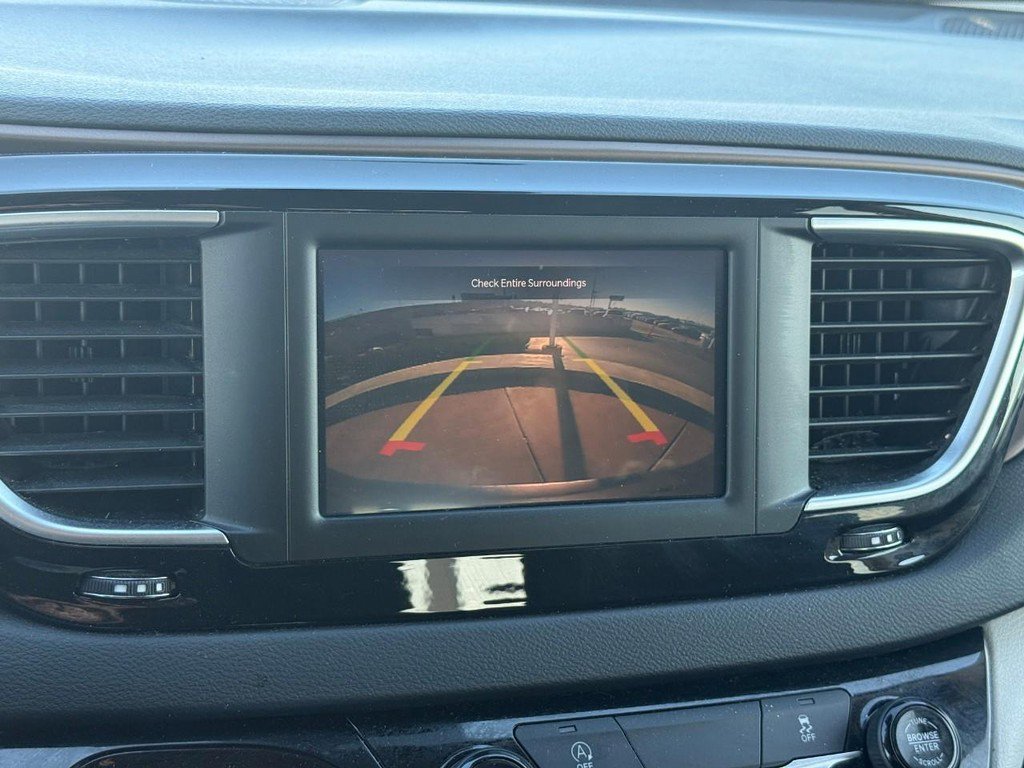 Used 2023 Chrysler Voyager LX image 25