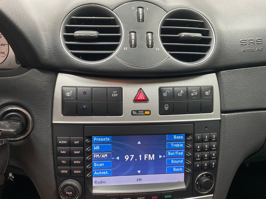 Used 2005 Mercedes-Benz CLK 55 AMG Cabriolet image 31