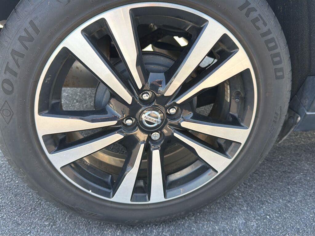 Certified 2019 Nissan Kicks SV FWD image 11
