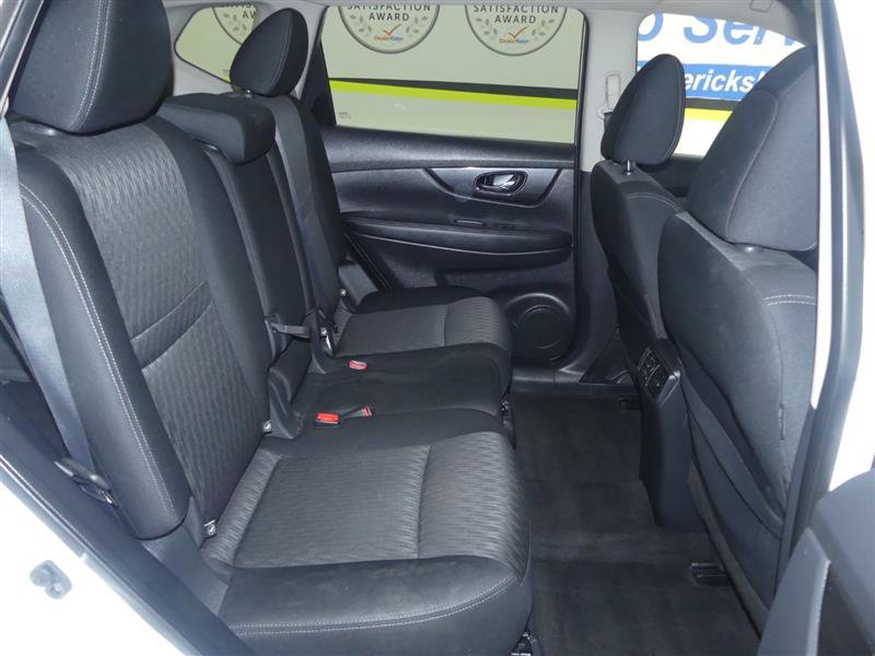 Used 2017 Nissan Rogue SV AWD/4WD image 19