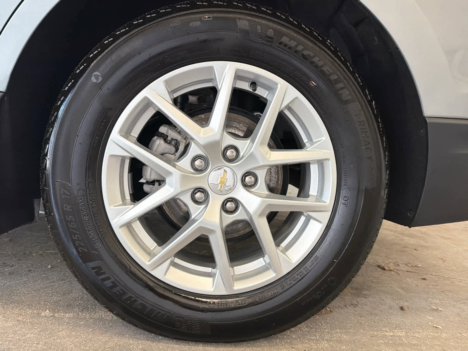 Used 2024 Chevrolet Equinox LT w/ LPO, Floor Liner Package FWD image 10