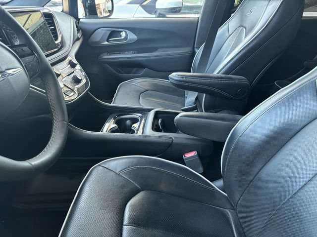 Used 2025 Chrysler Pacifica Limited FWD image 13