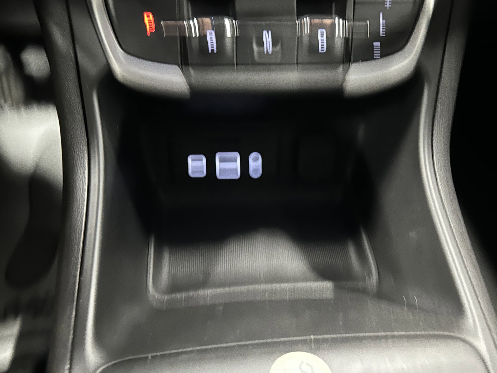 Used 2023 GMC Terrain SLT image 31