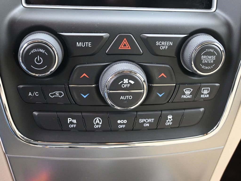 Used 2018 Jeep Grand Cherokee Limited AWD/4WD image 13