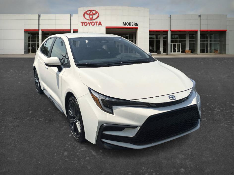 Certified 2025 Toyota Corolla SE FWD image 3