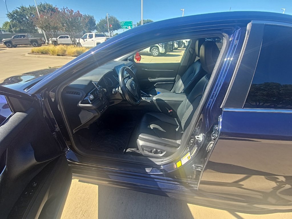 Used 2022 Toyota Camry SE FWD image 6