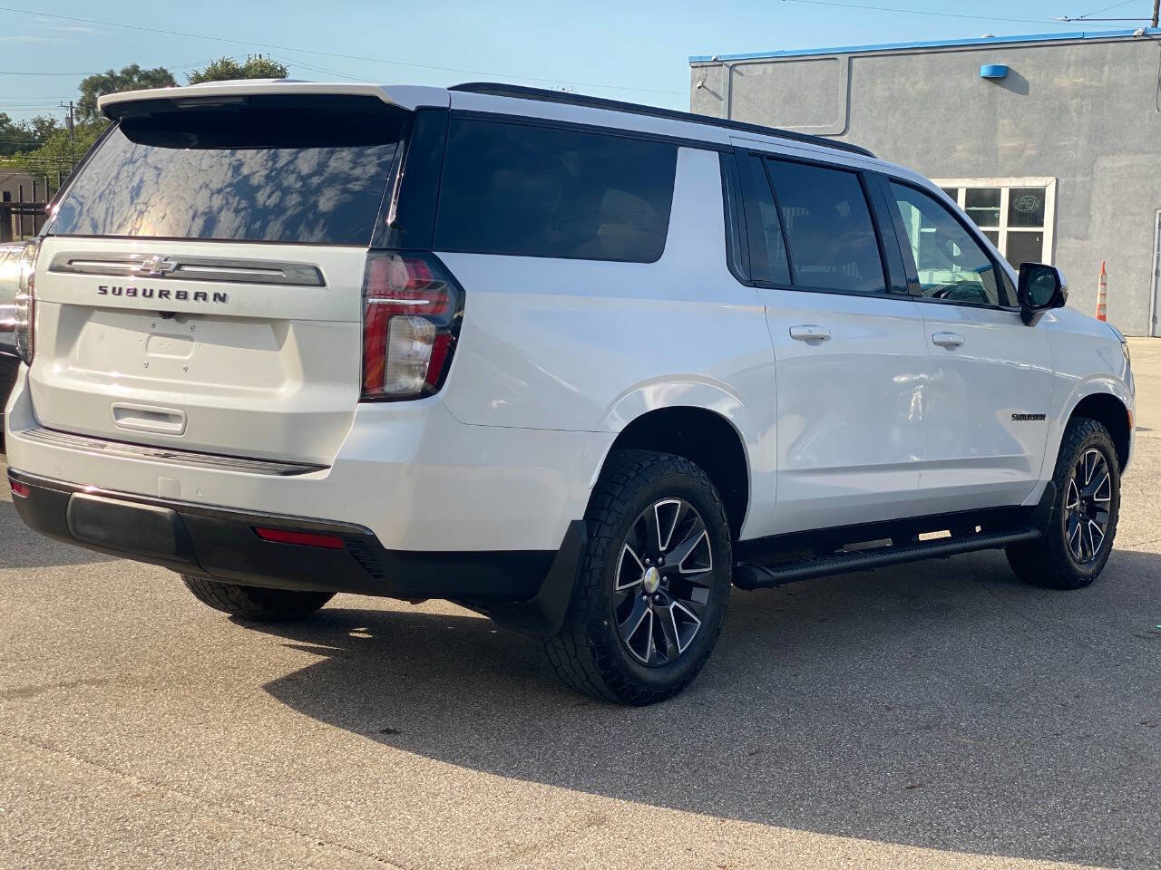 Used 2022 Chevrolet Suburban Z71 w/ Luxury Package image 5