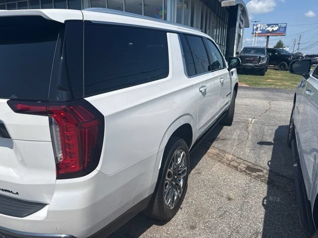 Used 2024 GMC Yukon XL Denali Ultimate AWD/4WD image 3