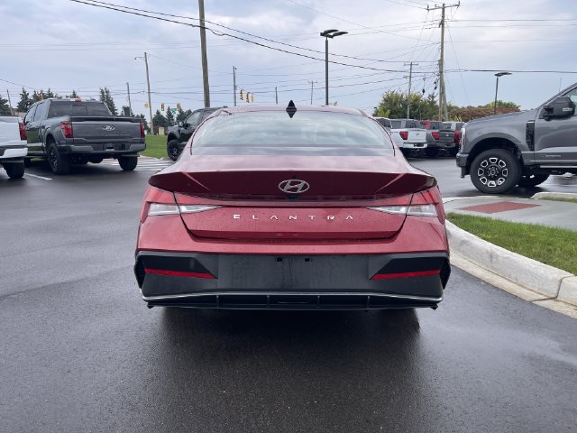 Used 2024 Hyundai Elantra SEL FWD image 4