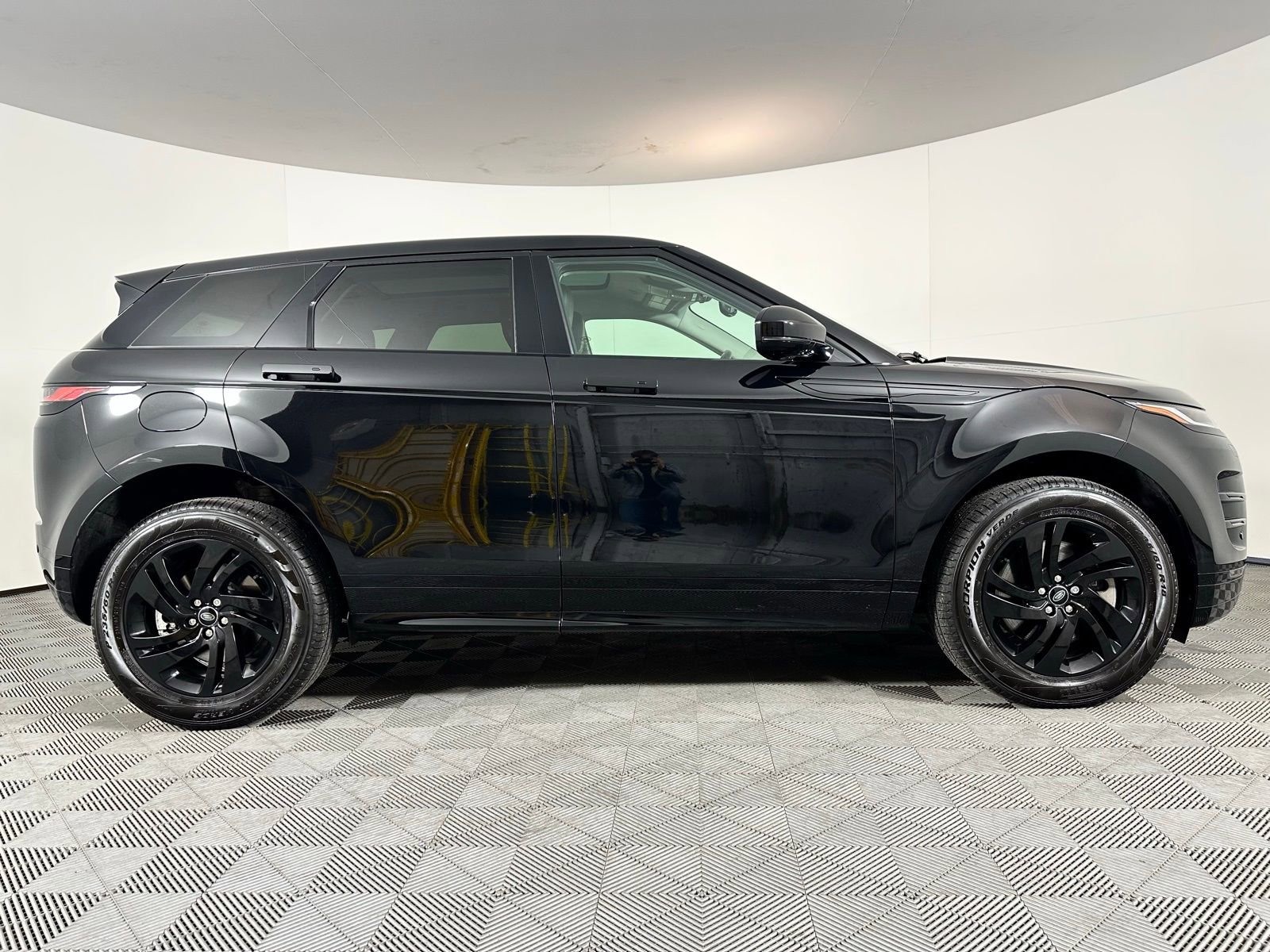 Used 2023 Land Rover Range Rover Evoque R-Dynamic S image 30