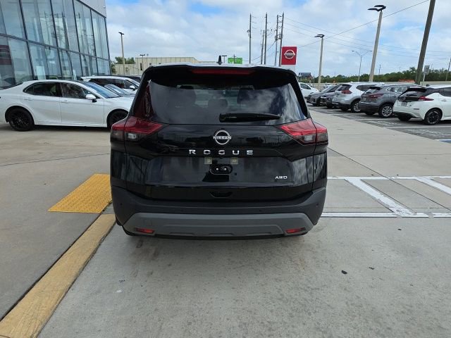 Used 2023 Nissan Rogue S image 5