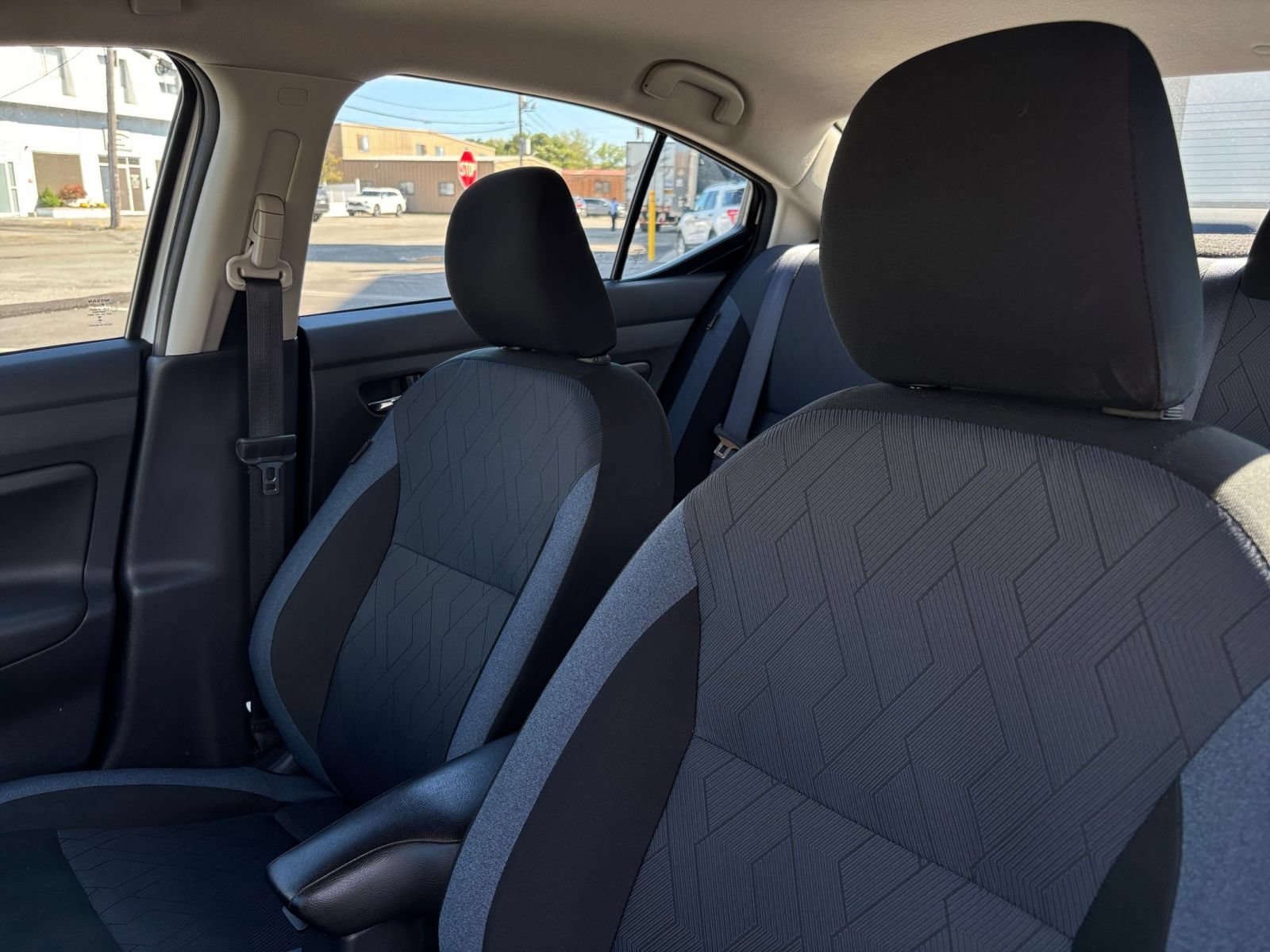 Used 2025 Nissan Versa SV FWD image 31