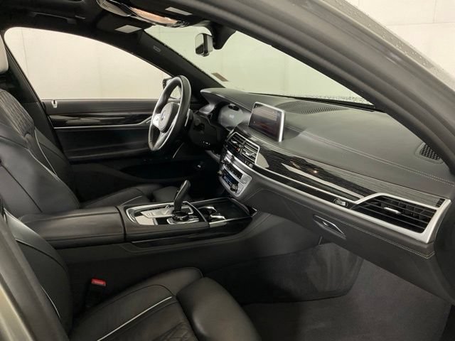 Used 2022 BMW 750i xDrive w/ Executive Package AWD/4WD image 32