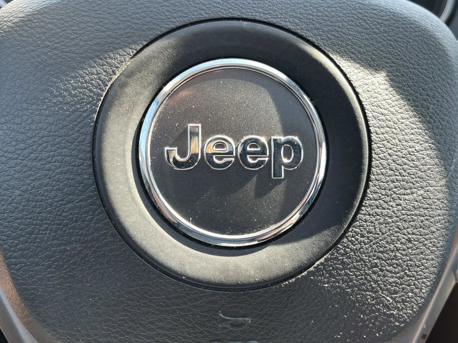 Used 2019 Jeep Cherokee Latitude Plus w/ Comfort/Convenience Group image 33