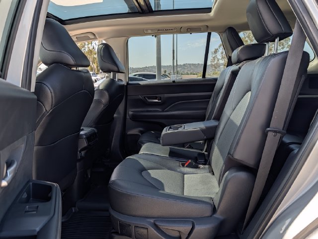 Used 2024 Toyota Grand Highlander AWD image 13