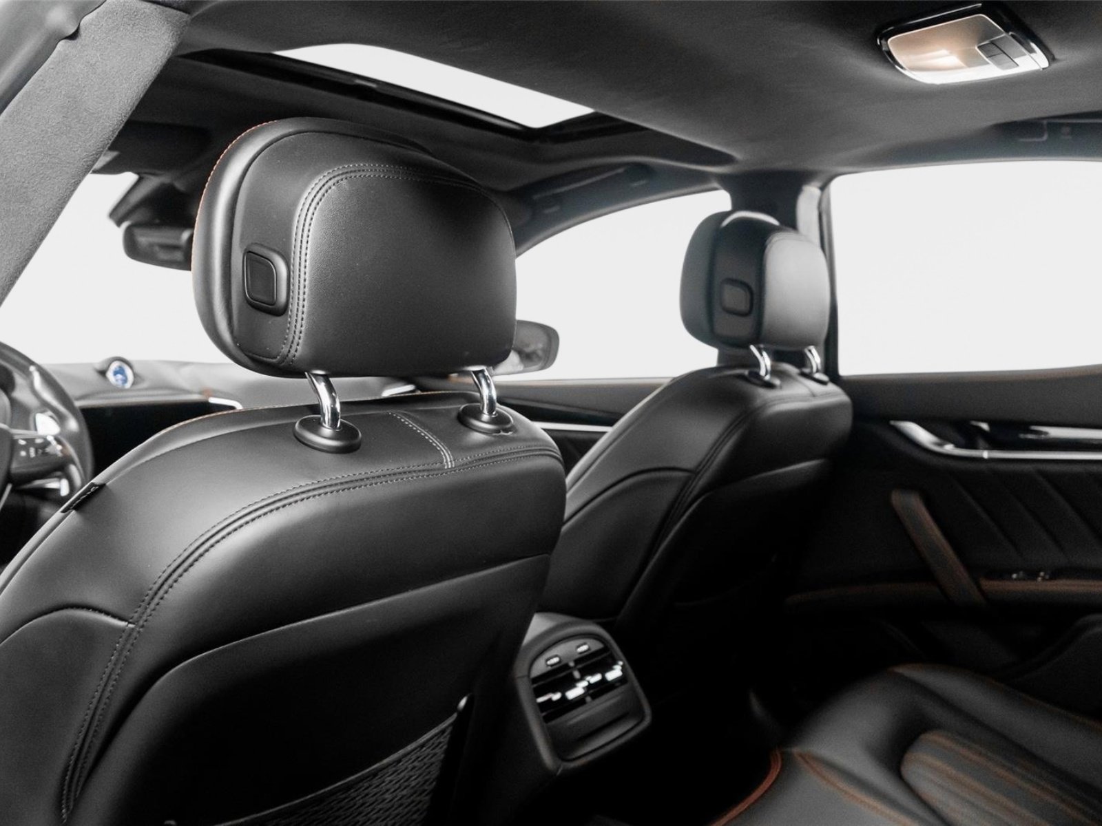 Used 2023 Maserati Ghibli Modena Q4 AWD/4WD image 36