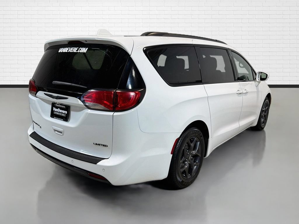 Used 2019 Chrysler Pacifica Limited w/ S Appearance Package FWD image 8