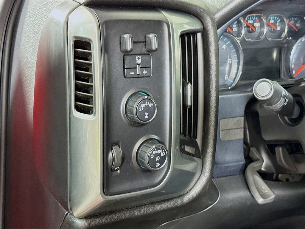 Used 2018 Chevrolet Silverado 1500 LT w/ All Star Edition AWD/4WD image 18