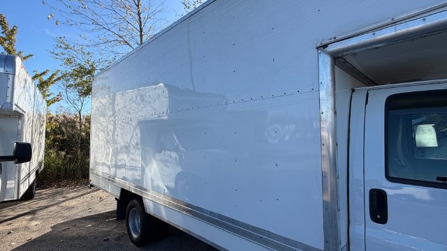 Used 2021 Chevrolet Express 4500 Extended w/ Power Convenience Package RWD image 4