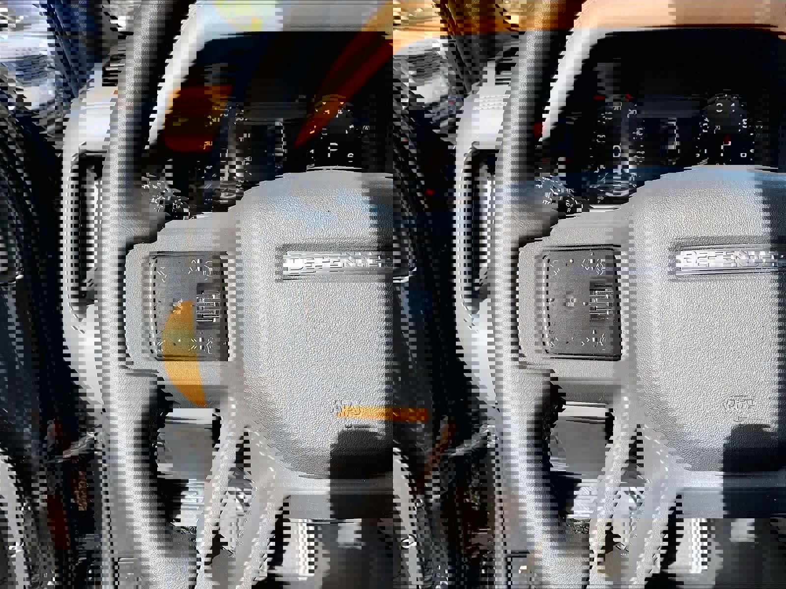 Used 2025 Land Rover Defender 130 X-Dynamic SE image 19