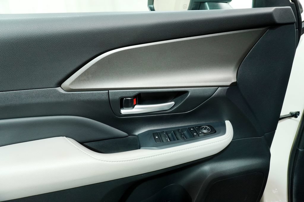 Used 2024 Toyota Grand Highlander AWD image 24