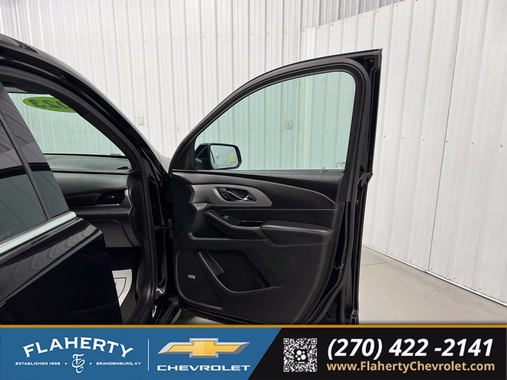 Used 2023 Chevrolet Traverse LT w/ LT Premium Package AWD/4WD image 14