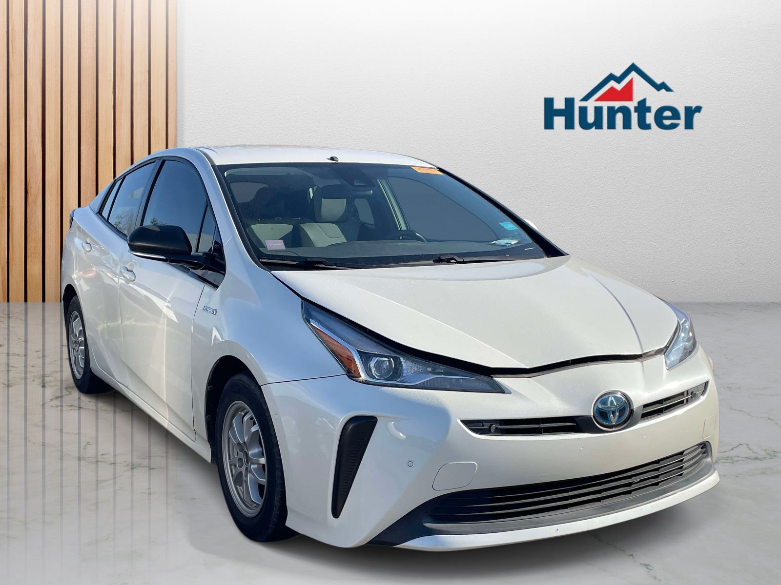 Used 2019 Toyota Prius LE FWD image 1