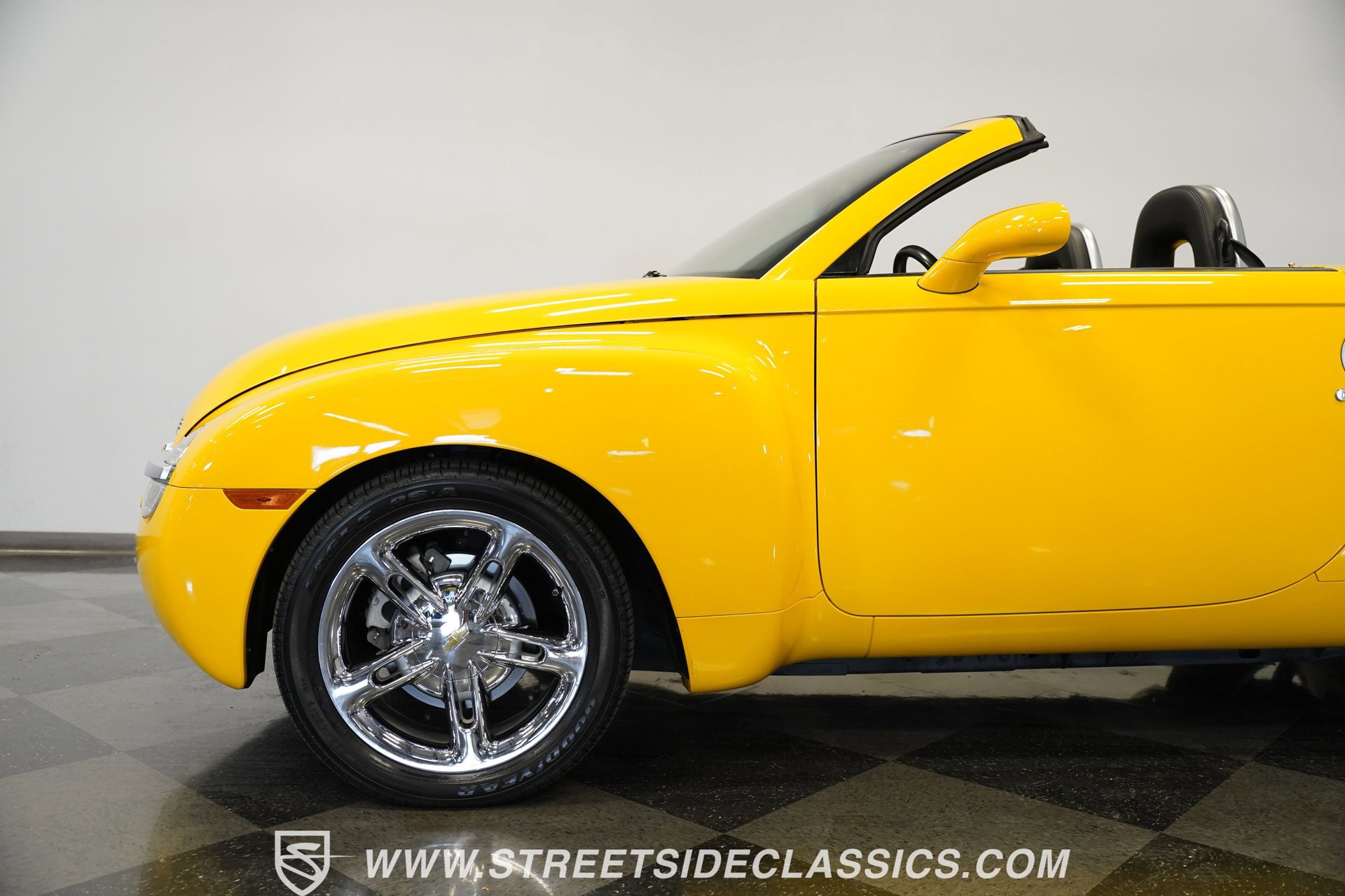 Used 2005 Chevrolet SSR w/ Preferred Equipment Group image 28