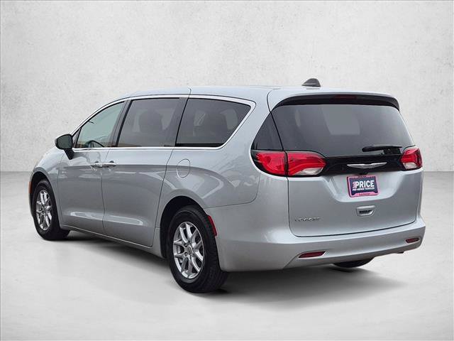 Used 2022 Chrysler Voyager LX FWD image 8