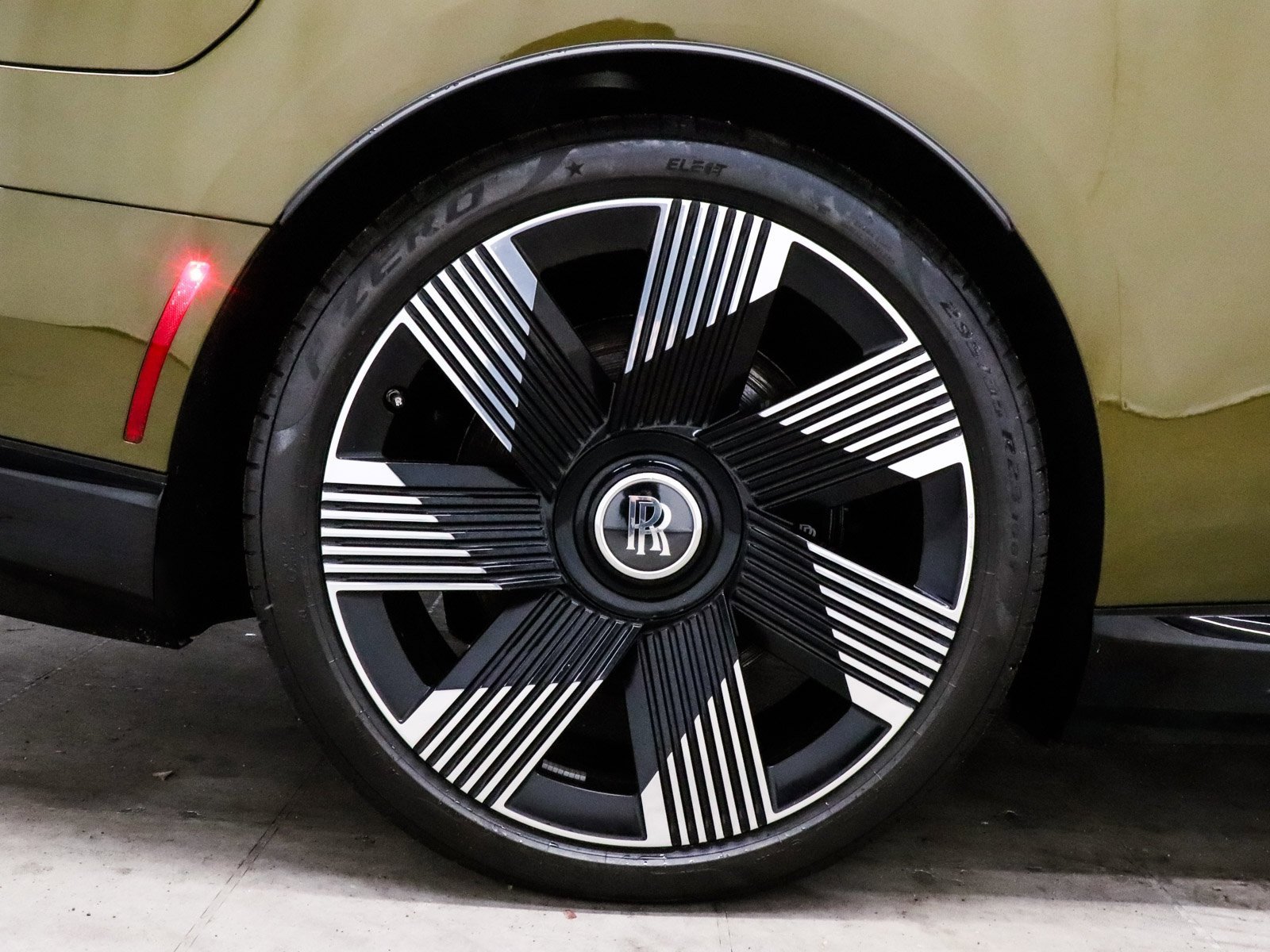 Used 2024 Rolls-Royce Spectre w/ Spectre Launch Package image 11