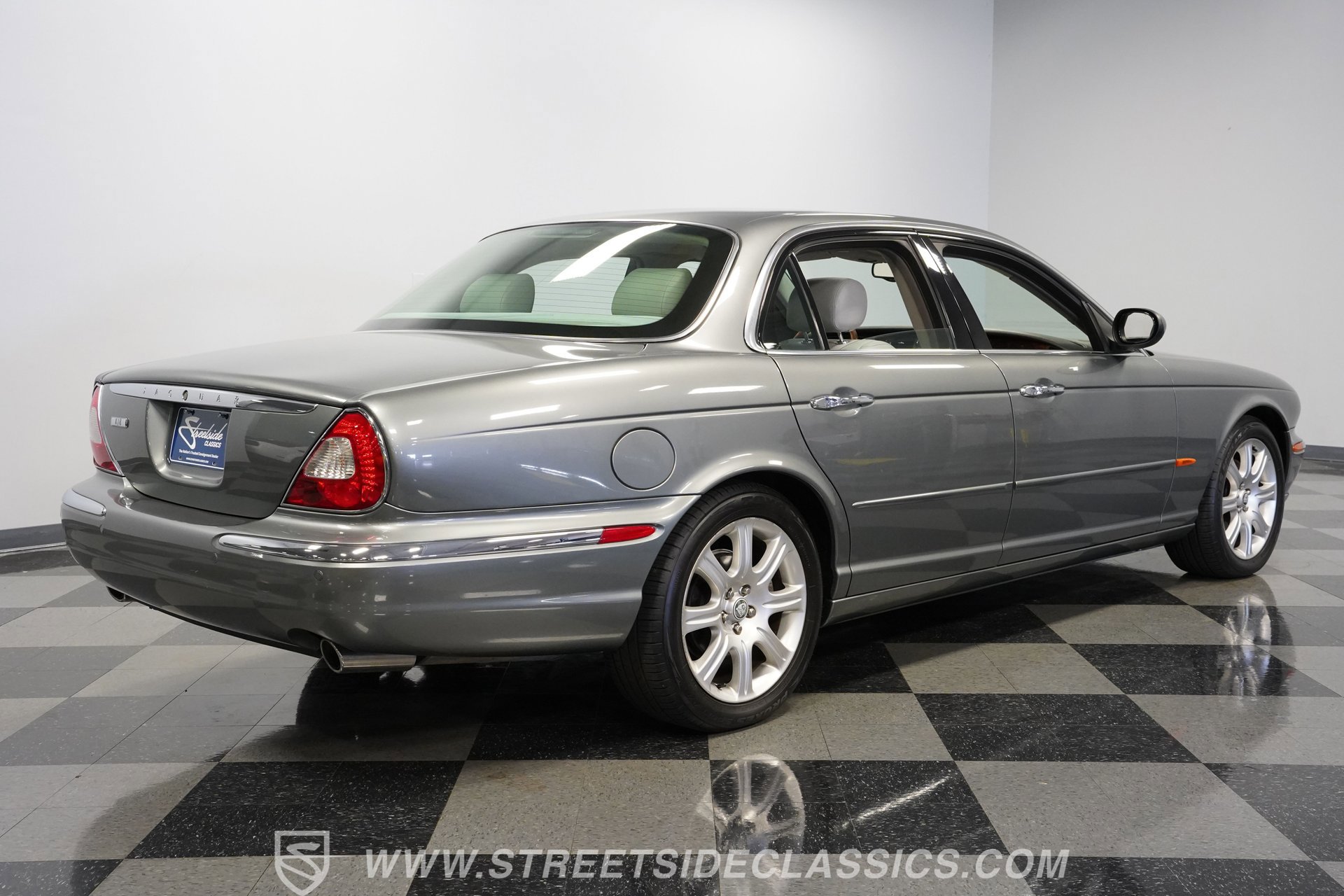 Used 2004 Jaguar XJ8 image 12