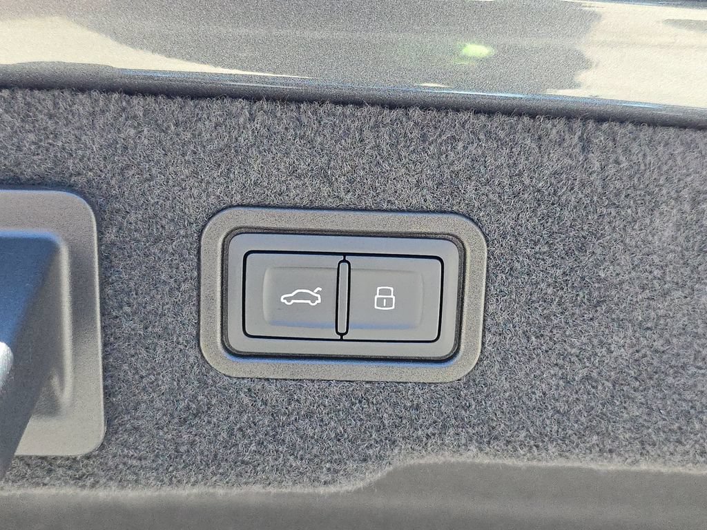 New 2026 Audi A8 L 3.0T AWD/4WD image 13