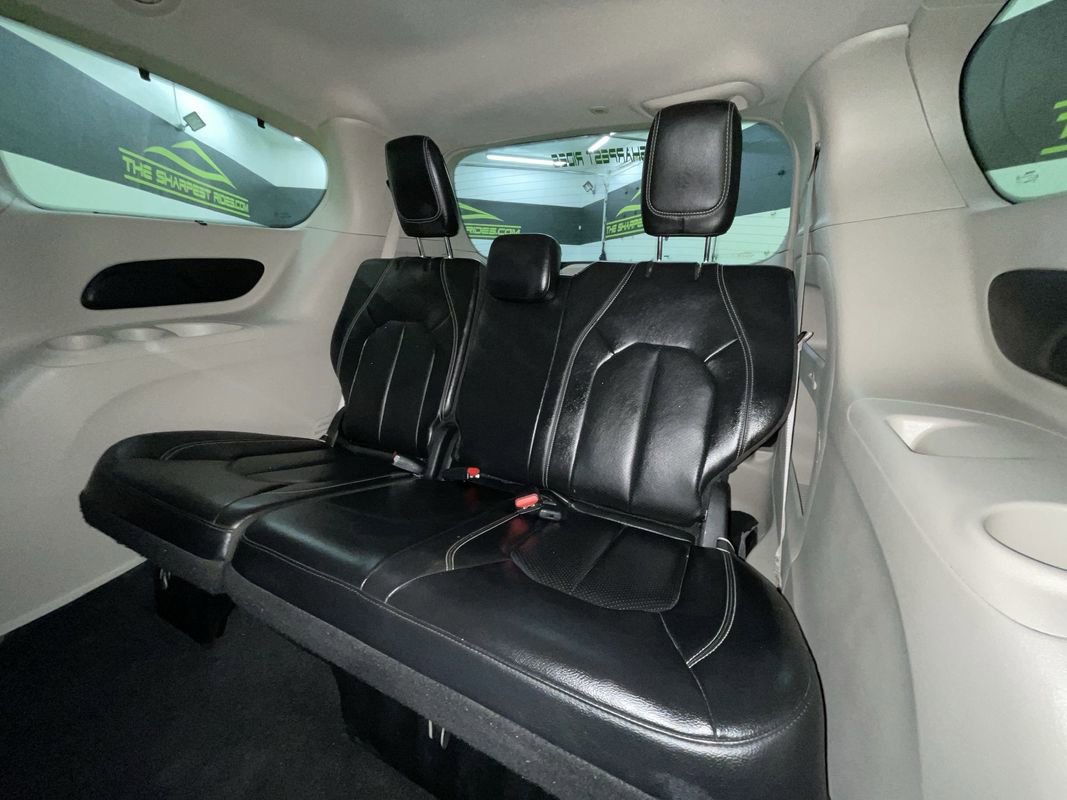 Used 2022 Chrysler Pacifica Touring-L image 26
