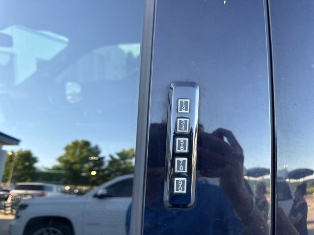 Used 2018 Ford F150 Lariat w/ Equipment Group 502A Luxury AWD/4WD image 17