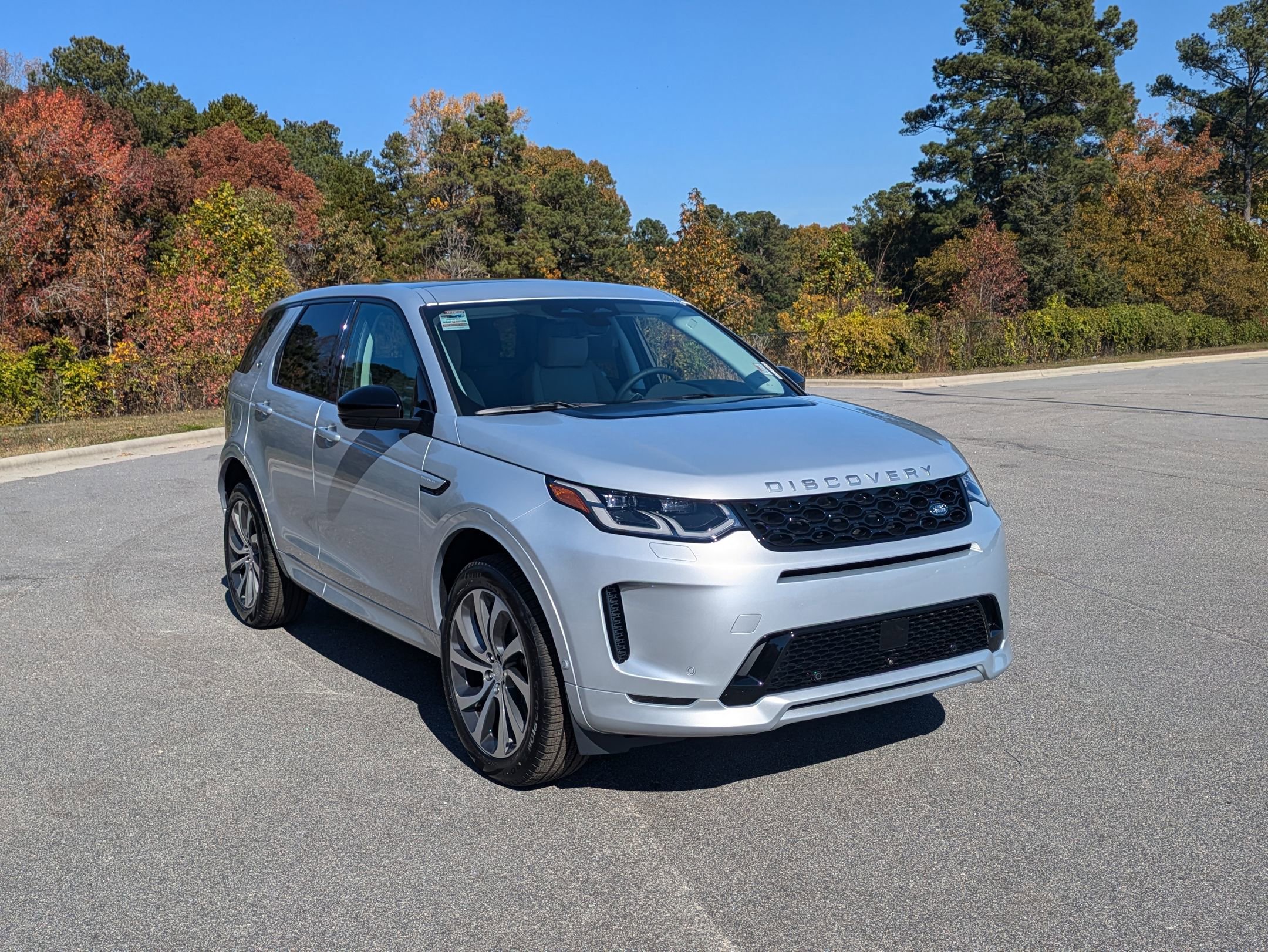 New 2025 Land Rover Discovery Sport S image 3