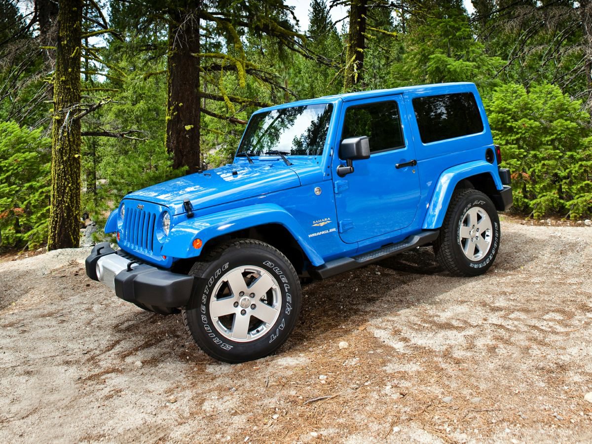 Used 2015 Jeep Wrangler Sahara w/ Connectivity Group AWD/4WD image 1
