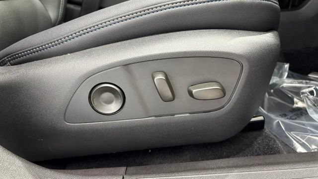 New 2026 Chevrolet Equinox EV LT w/ Convenience Package II AWD/4WD image 21