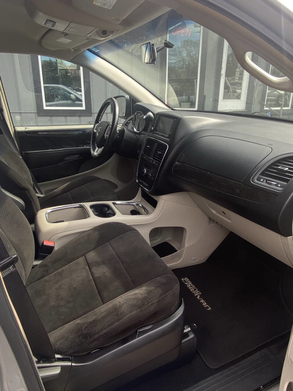 Used 2012 Dodge Grand Caravan Crew w/ Crew Value Pkg image 2